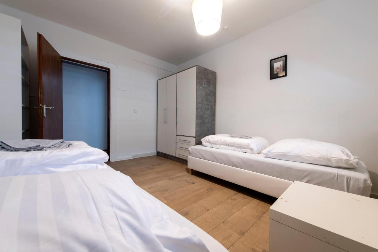 Workers Home- Central - 8 Single Box Spring Beds - Near Enschede Gronau  Exterior photo